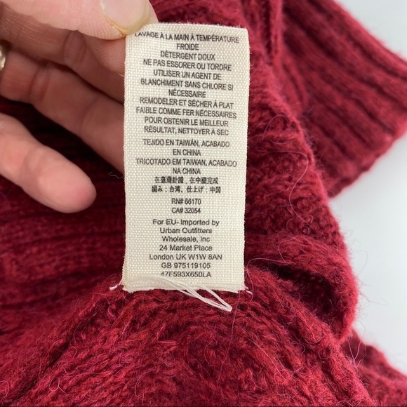 Free People Love Worn Distressed Cable Sweater Size M - Picture 4 of 5